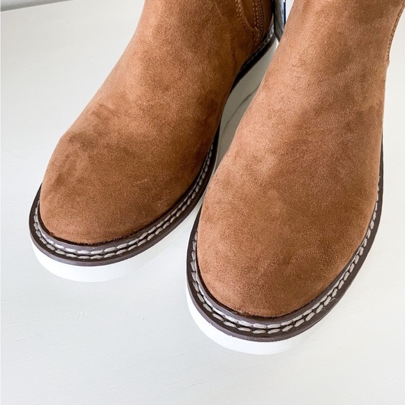 Womens new in box with tags camel color suede ankle boots - Picture 5 of 9